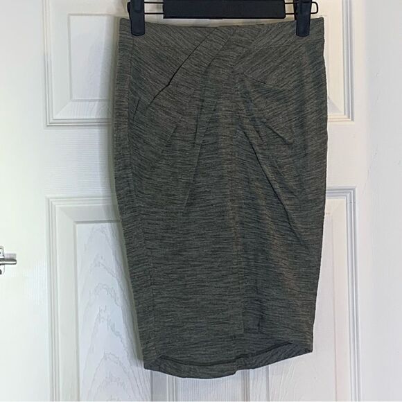 Lululemon Yoga Haven Skirt Heathered Fatigue Green Size 4 - Picture 3 of 8